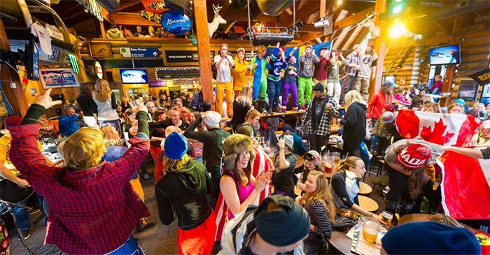 The Boozy Après-Ski Tradition Arrives Stateside as More Americans Hit the  Slopes